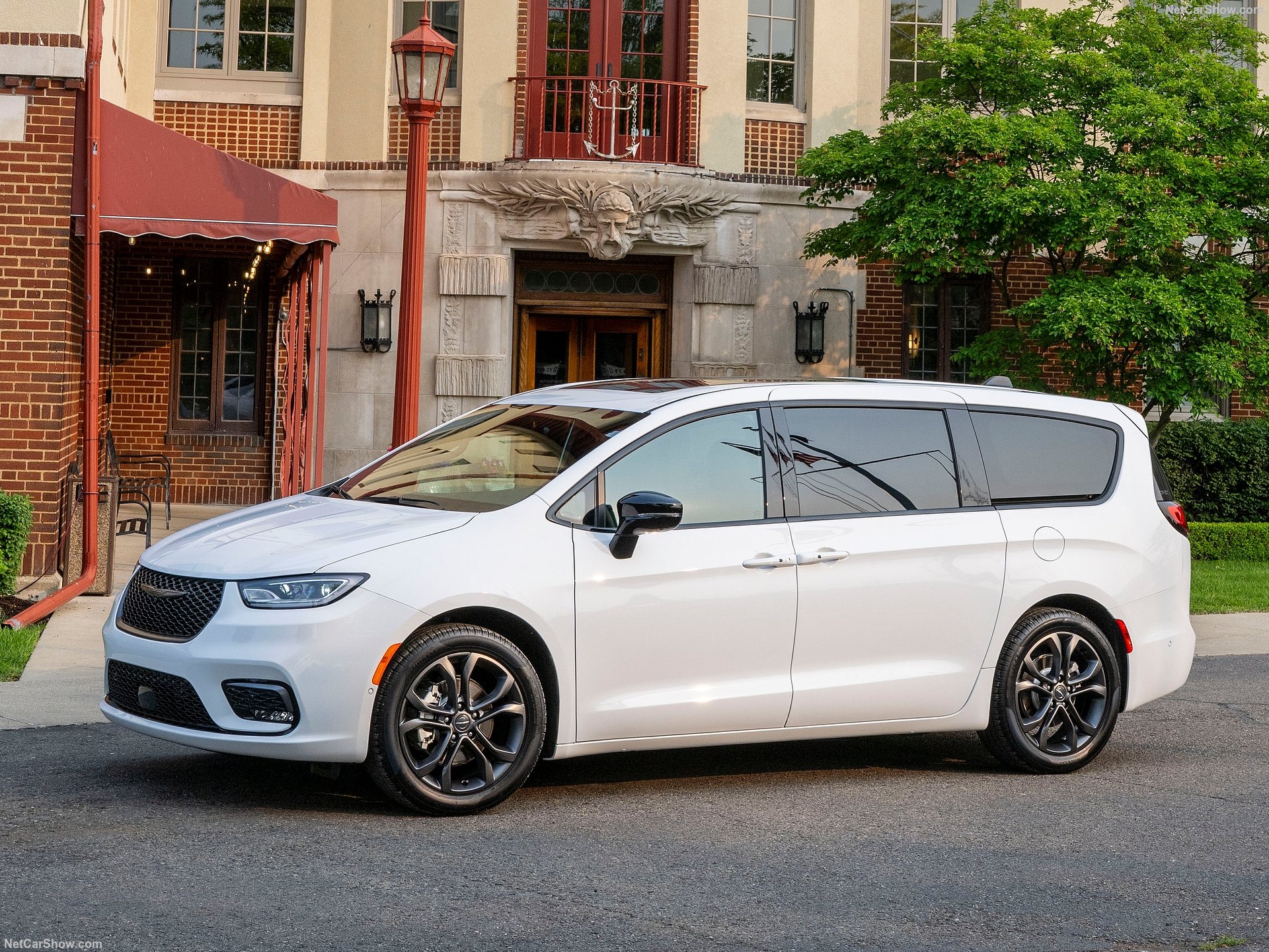 2026 chrysler pacifica hybrid