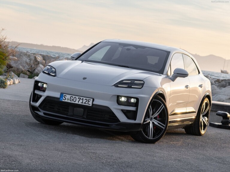 2025 Porsche Macan Turbo