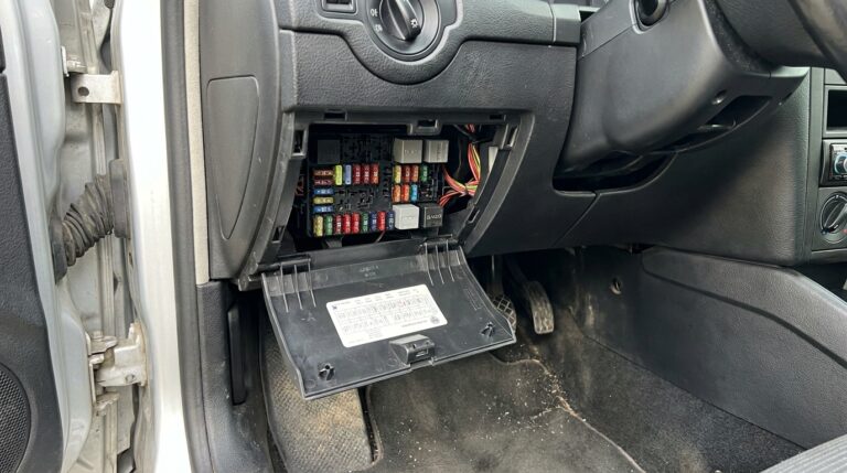 VW Golf fuse box diagram