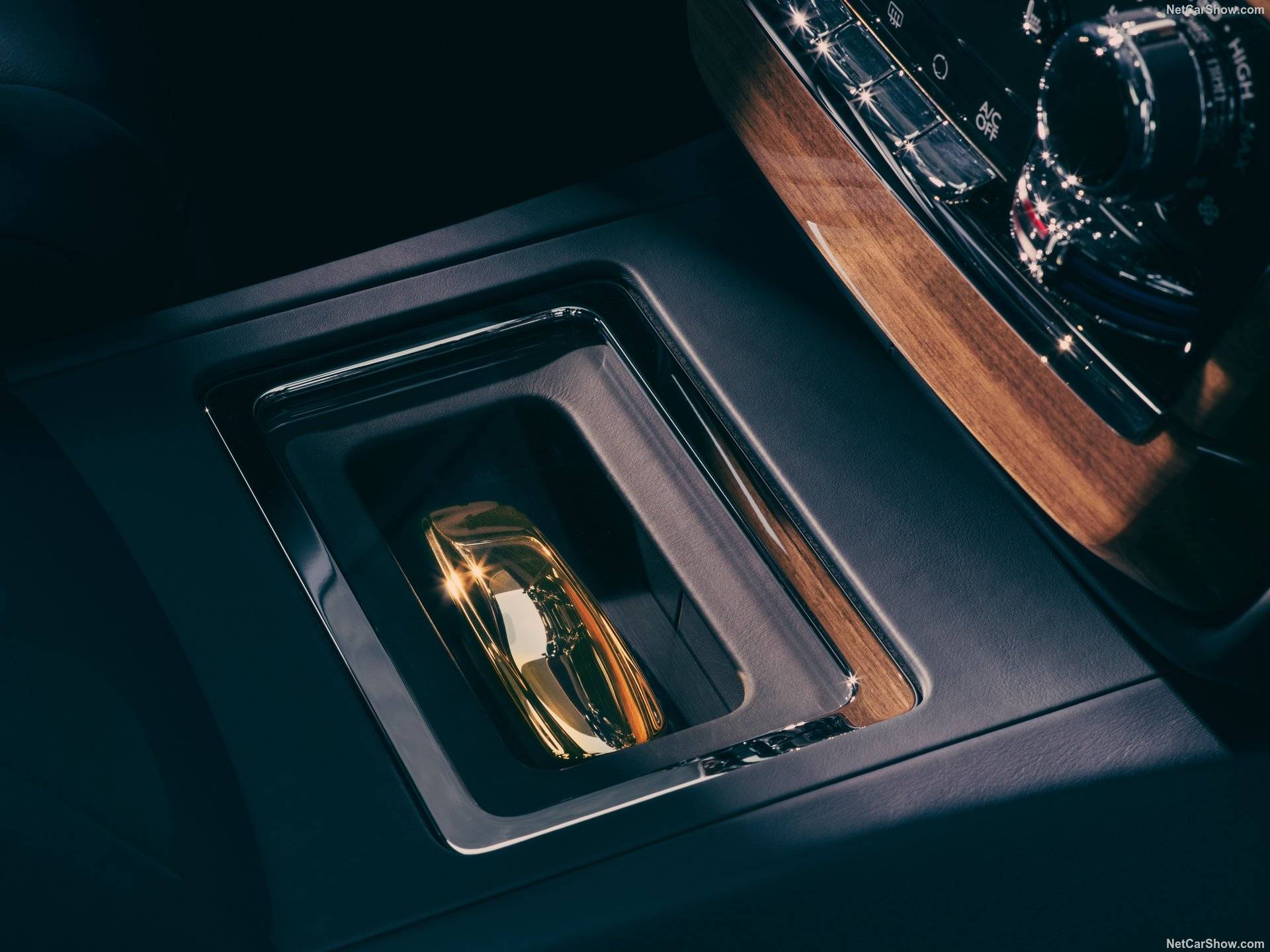 2025 Rolls-Royce Phantom Goldfinger