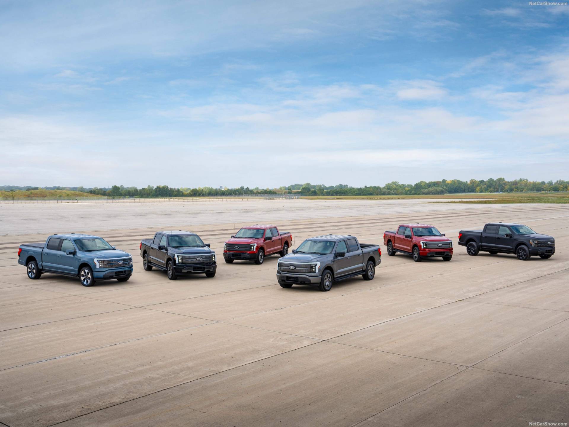 2025 Ford F-150 Lightning Flash