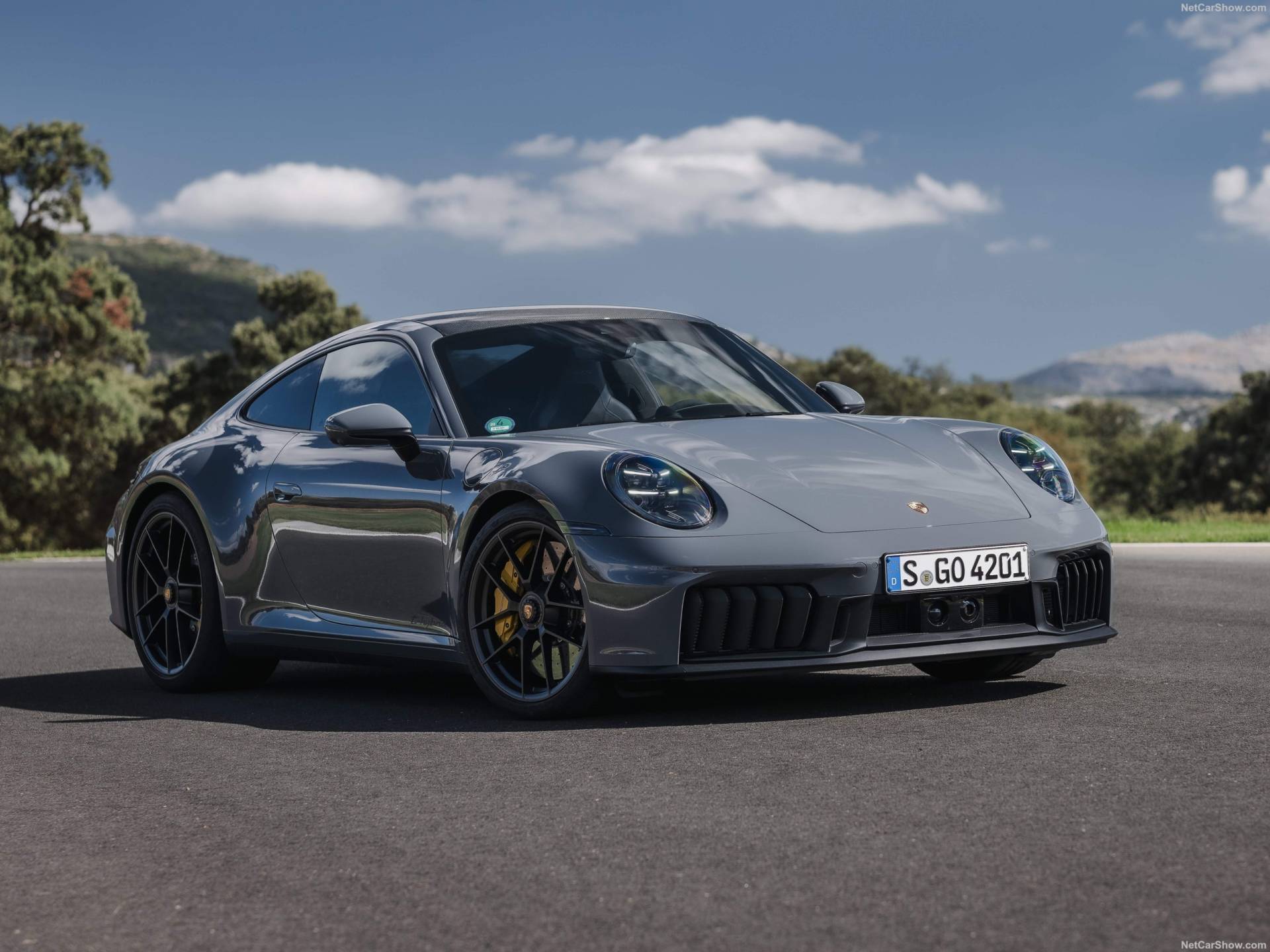 2025 Porsche 911 Carrera GTS