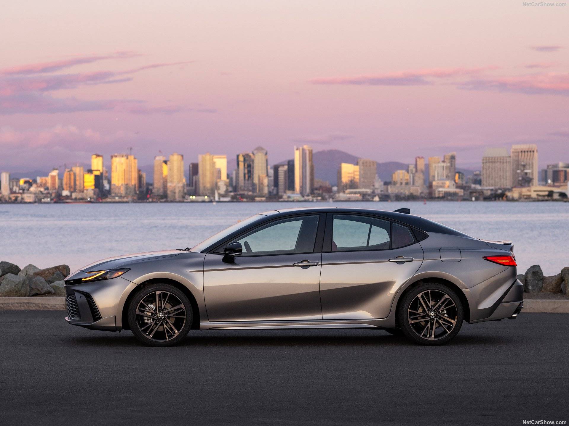 2025 Toyota Camry Hybrid