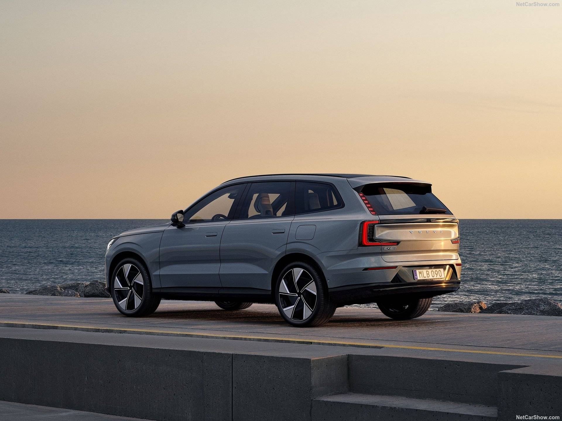 2025 Volvo EX90