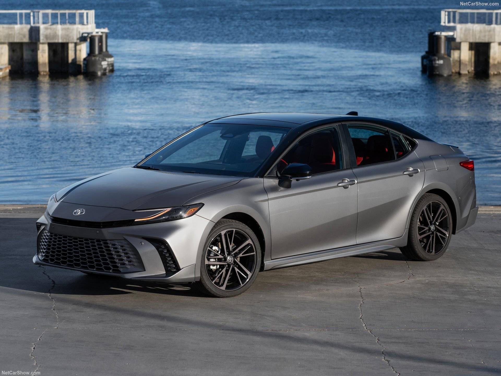 2025 Toyota Camry Hybrid