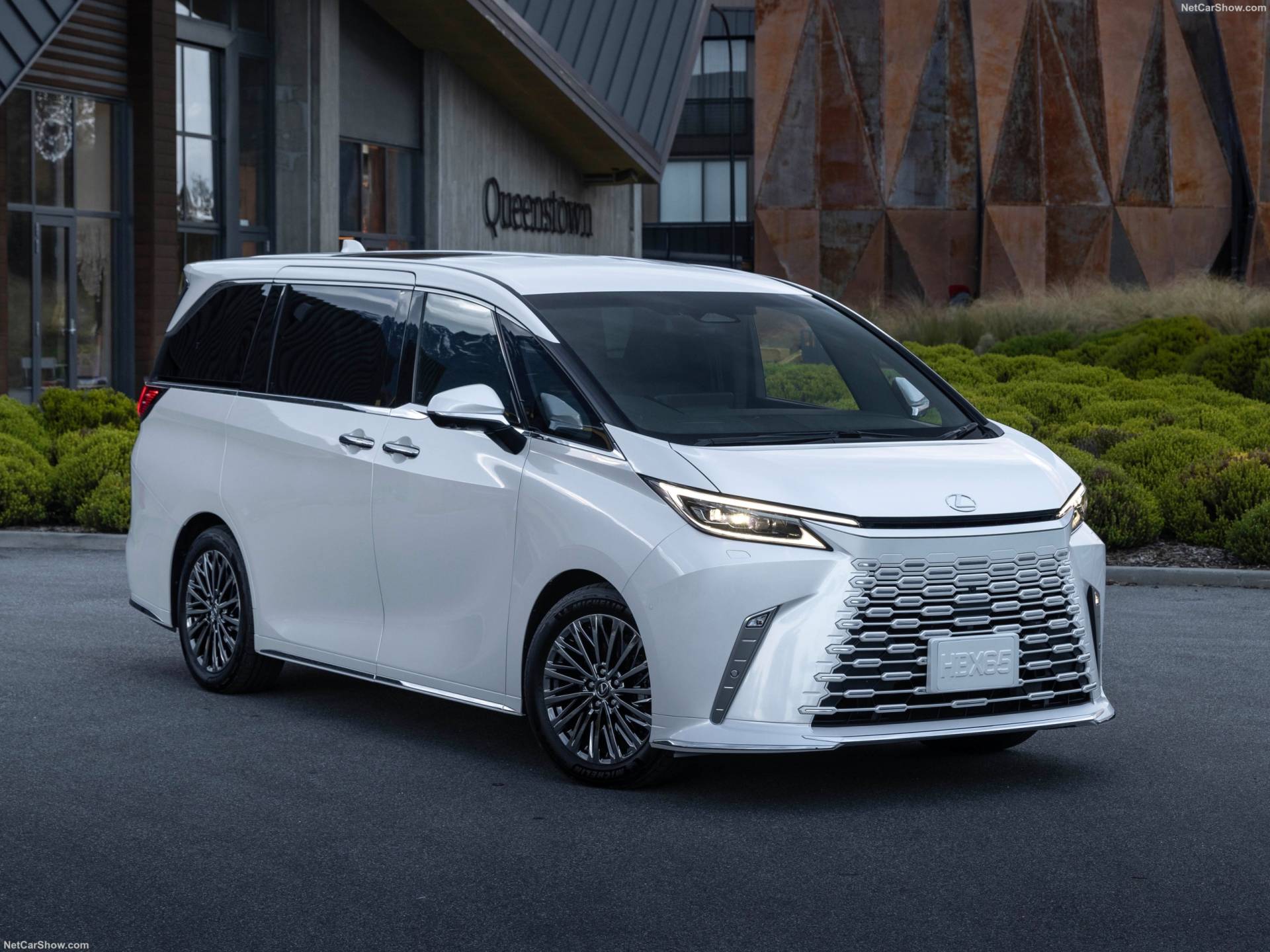 2025 Lexus LM