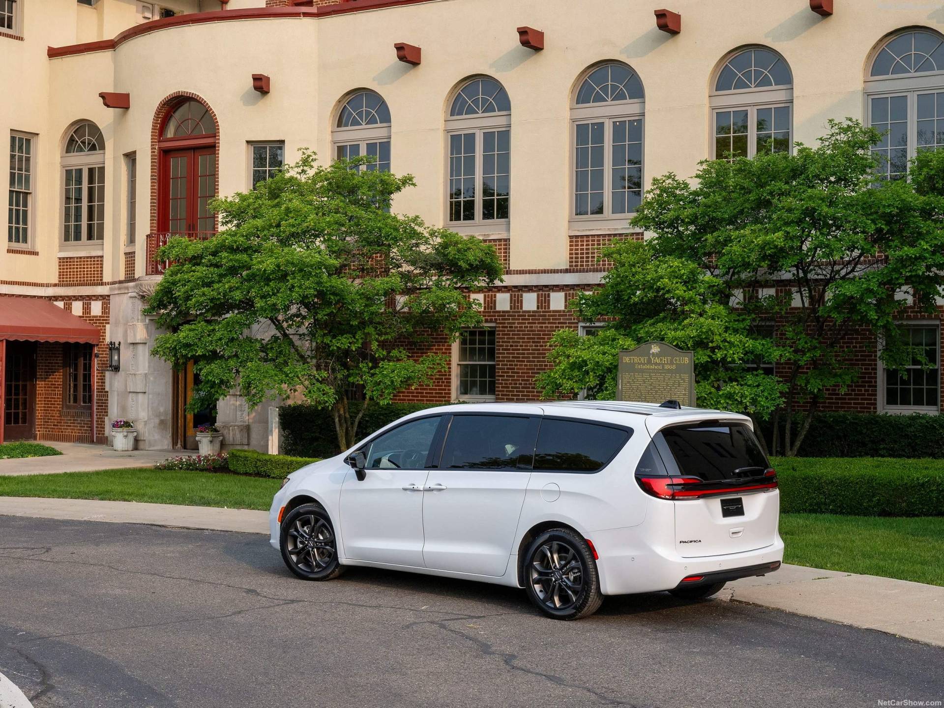 2026 Chrysler Pacifica 100th Anniversary Edition
