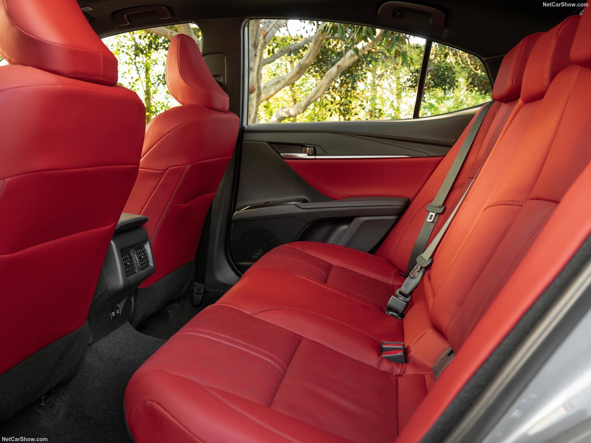 2025 Toyota Camry Hybrid