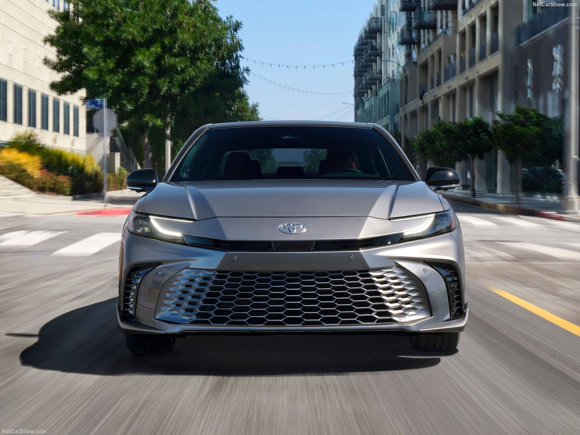 2025 Toyota Camry Hybrid