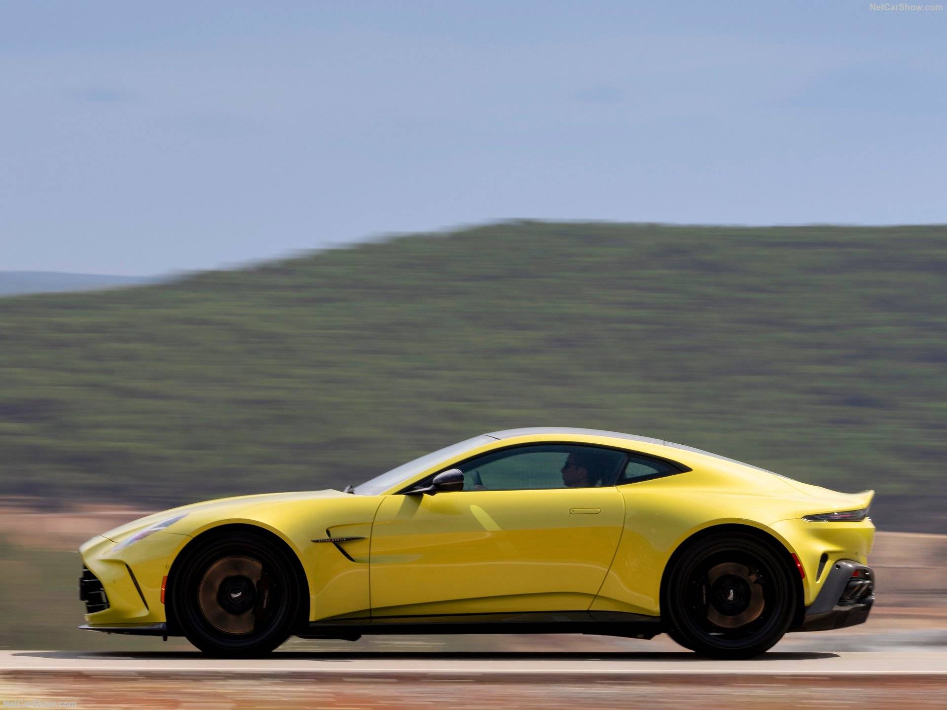 2025 Aston Martin Vantage