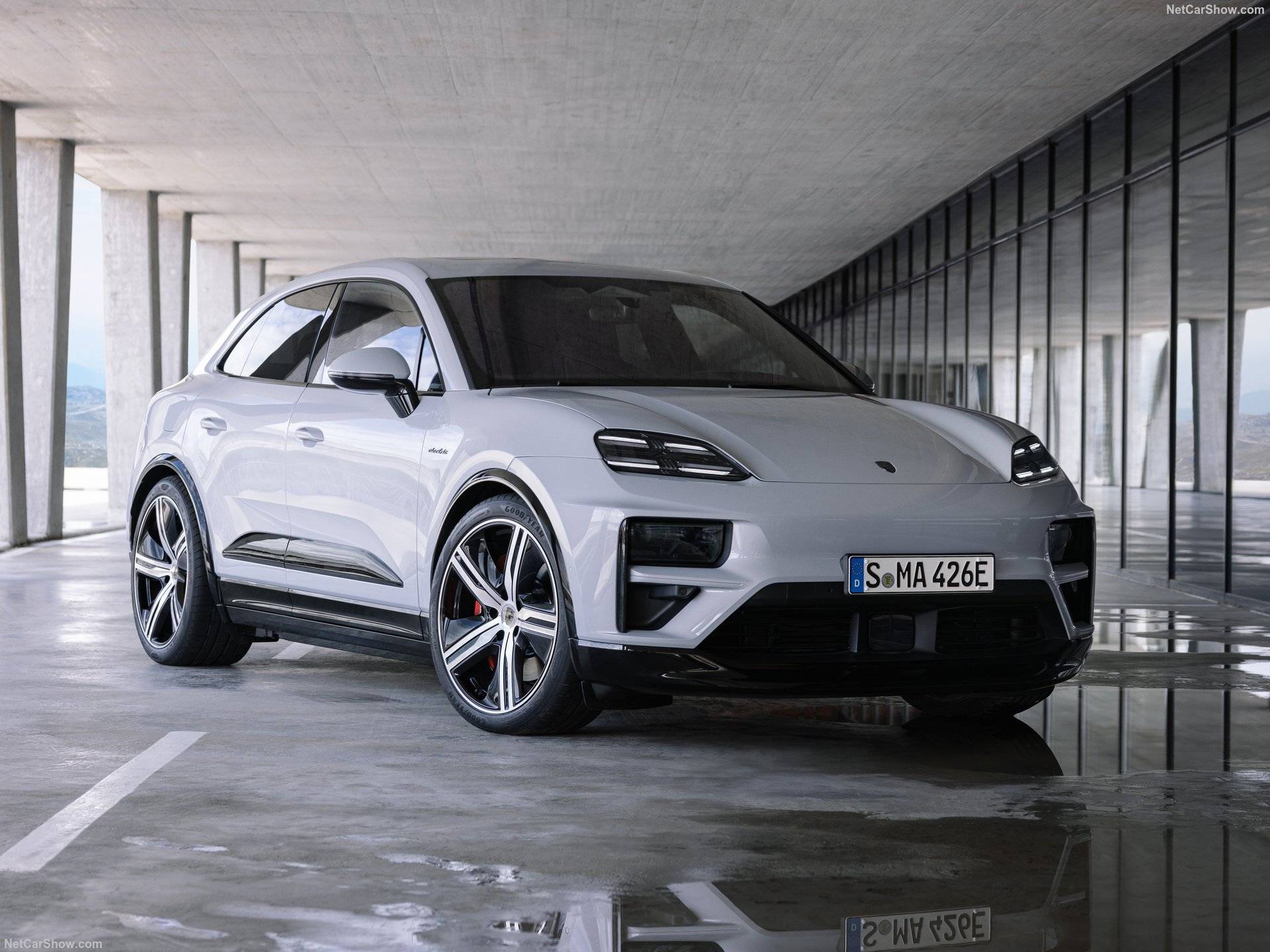 2025 Porsche Macan Turbo