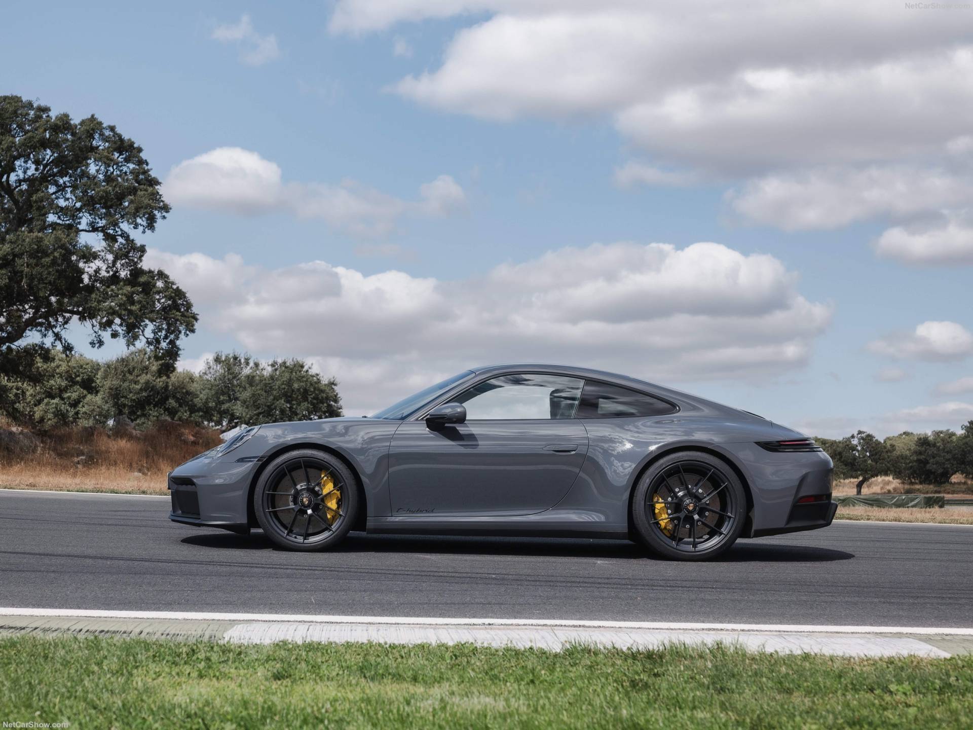 2025 Porsche 911 Carrera GTS