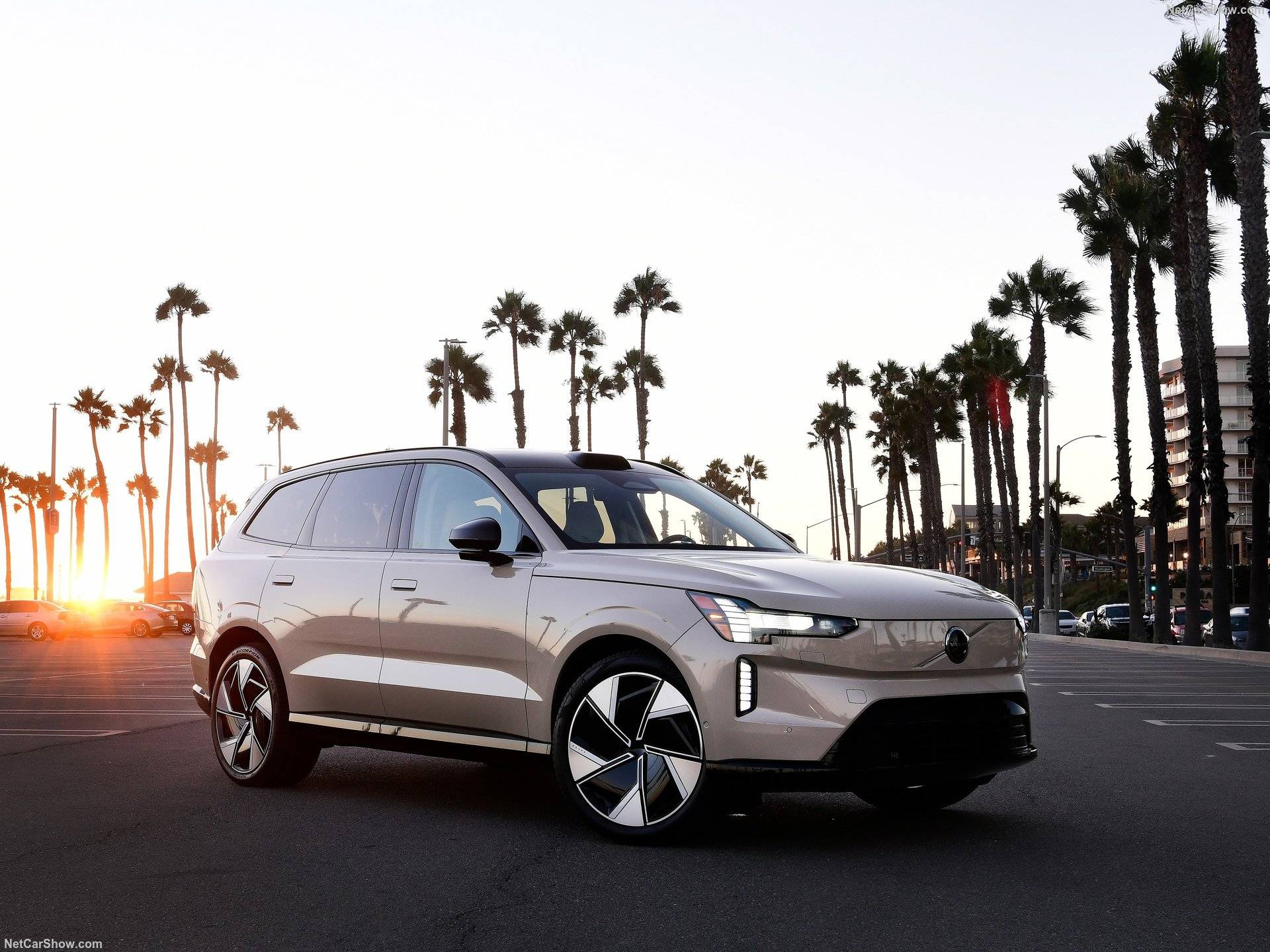 2025 Volvo EX90