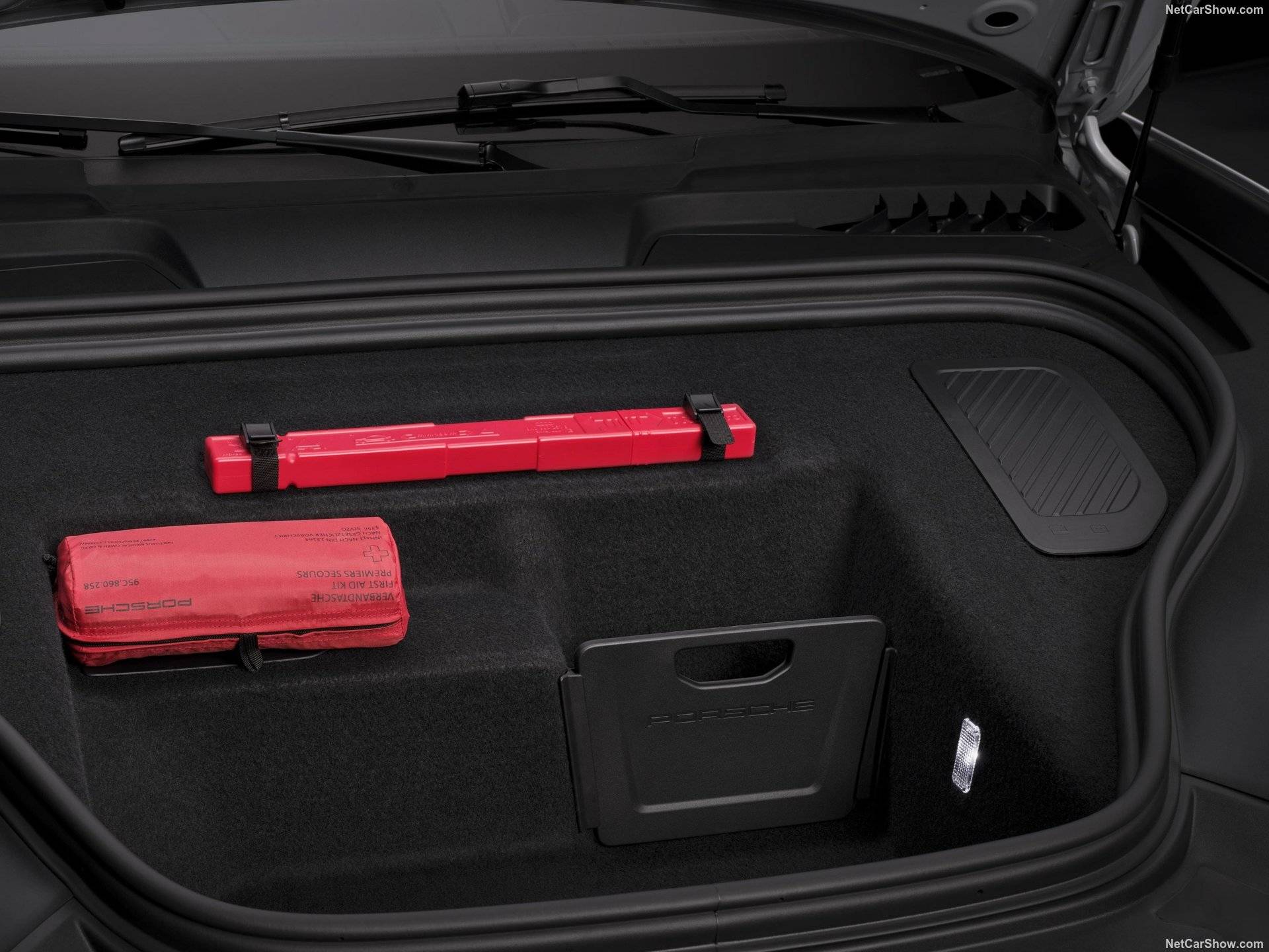 2025 Porsche Macan Turbo