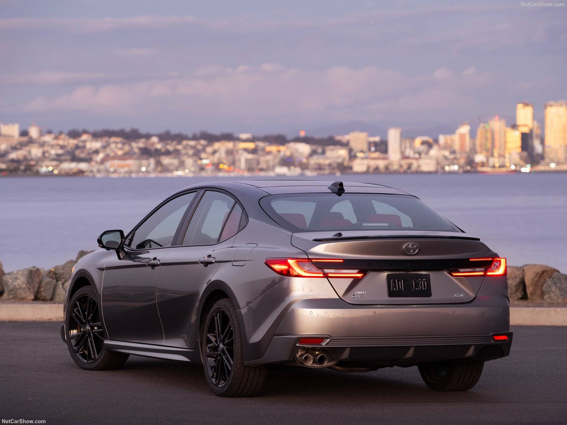 2025 Toyota Camry Hybrid