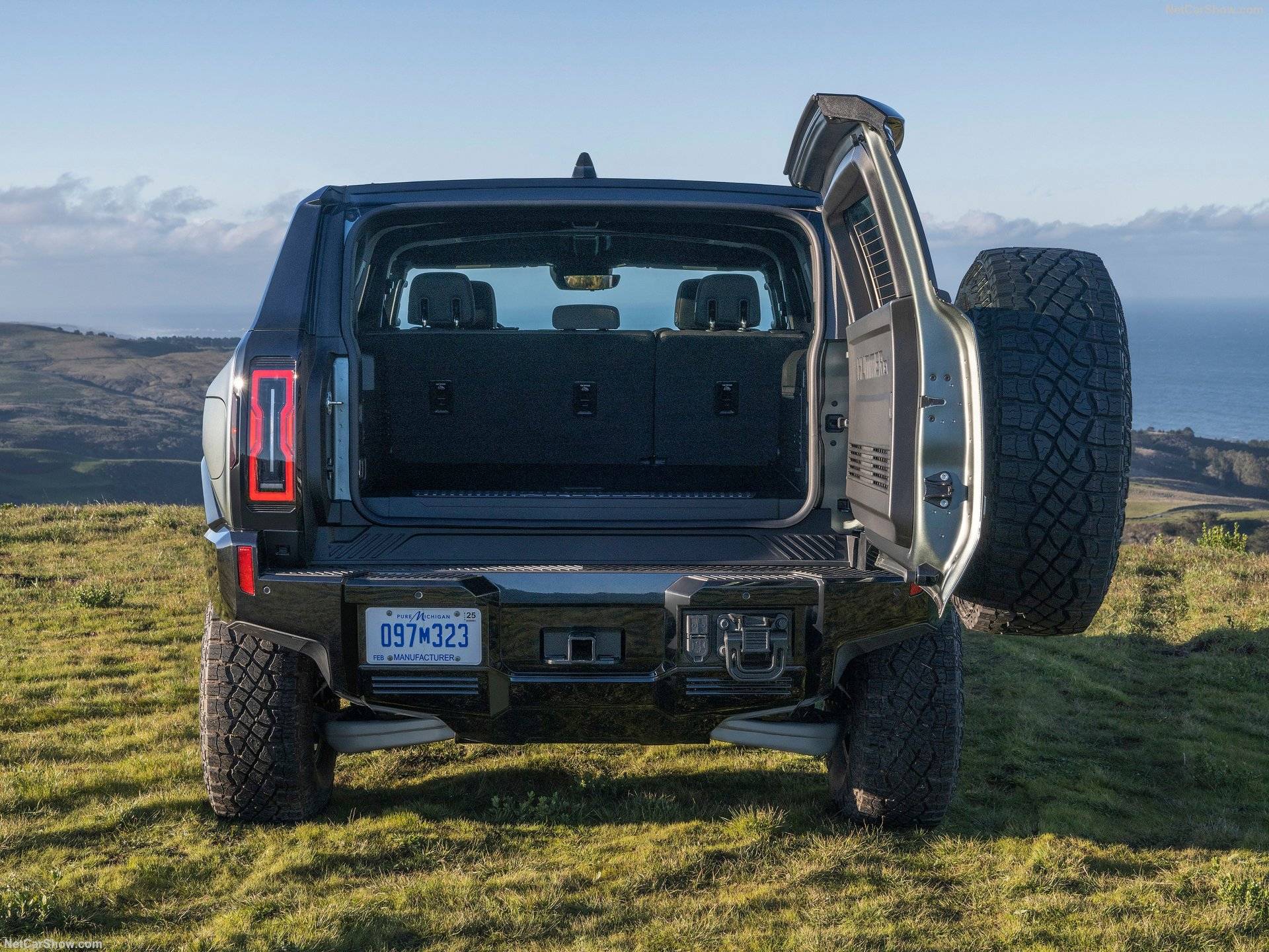 2025 gmc hummer ev suv