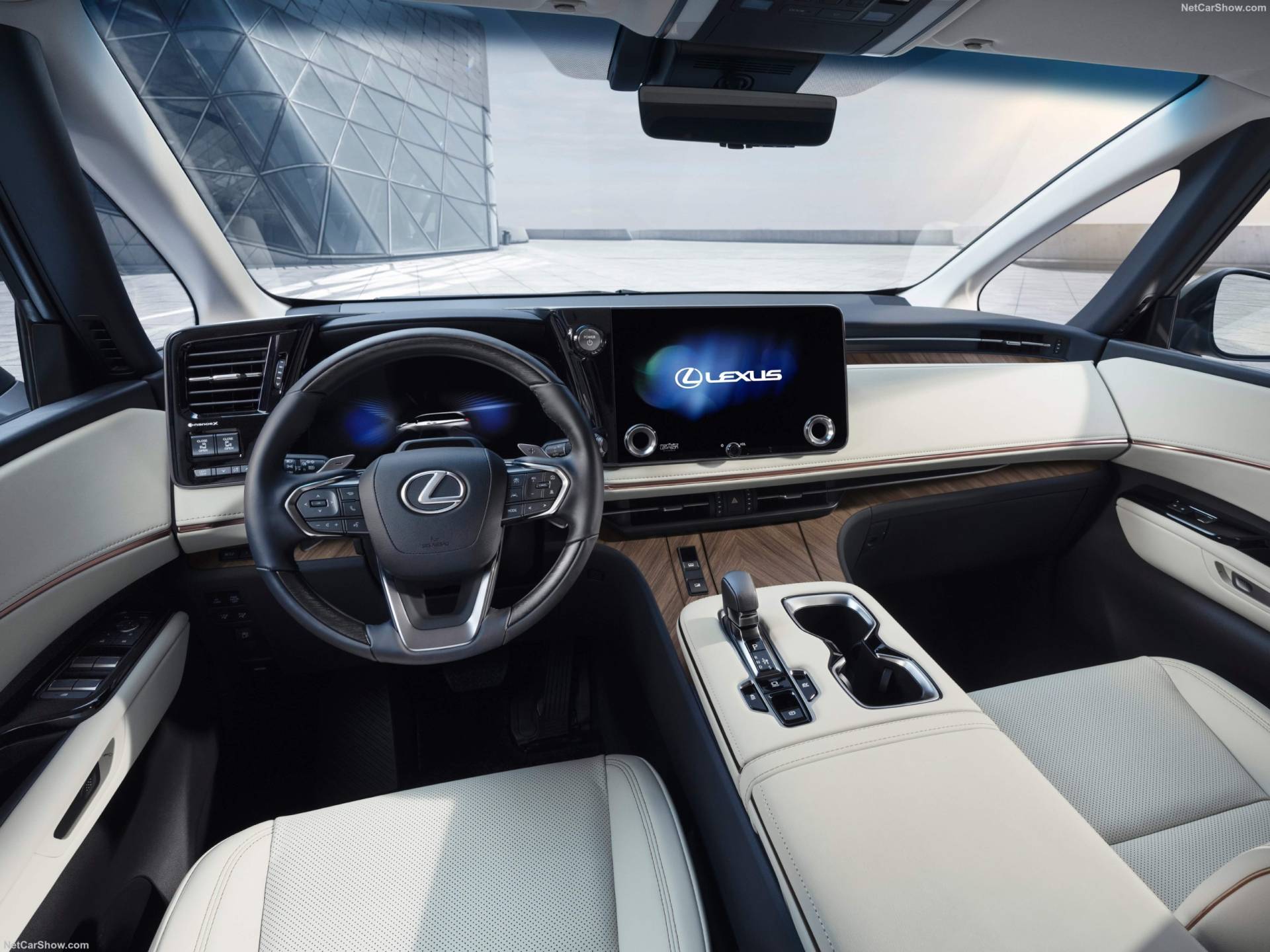 2025 Lexus LM