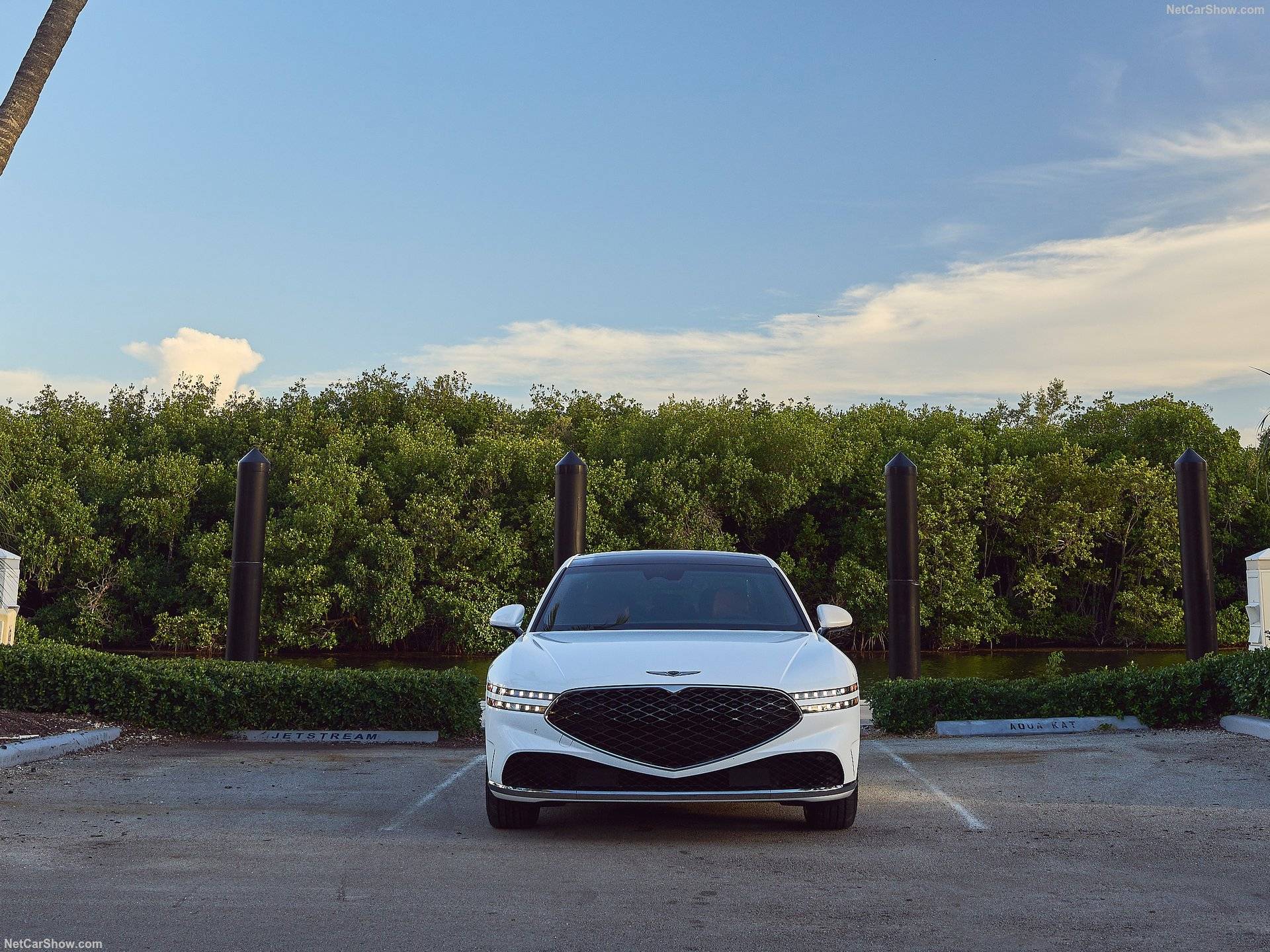 2025 Genesis G90