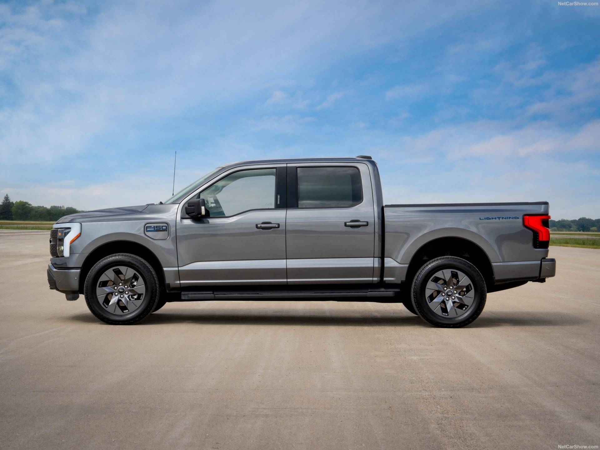 2025 Ford F-150 Lightning Flash