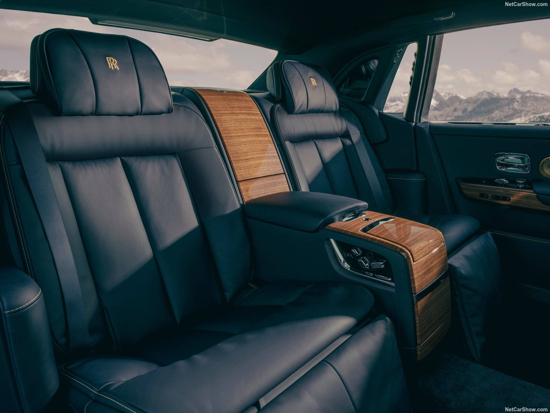 2025 Rolls-Royce Phantom Goldfinger