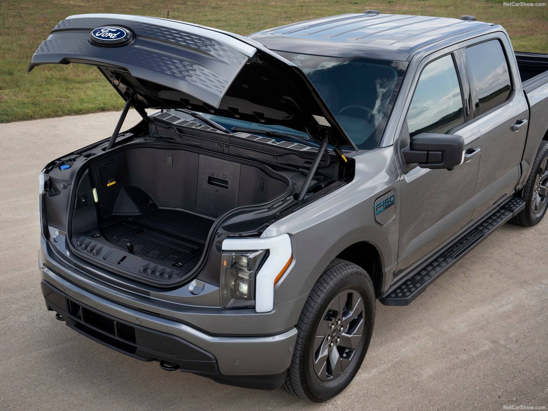 2025 Ford F-150 Lightning Flash