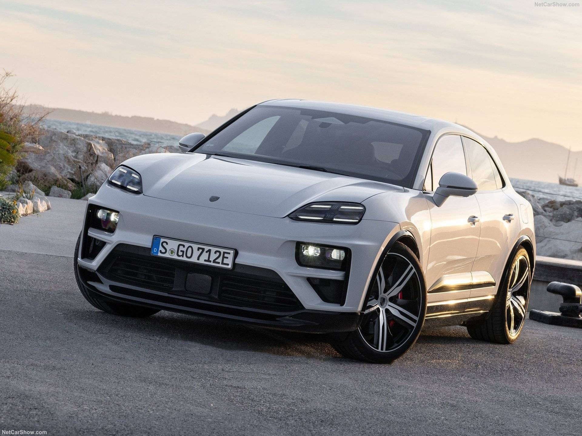 2025 Porsche Macan Turbo