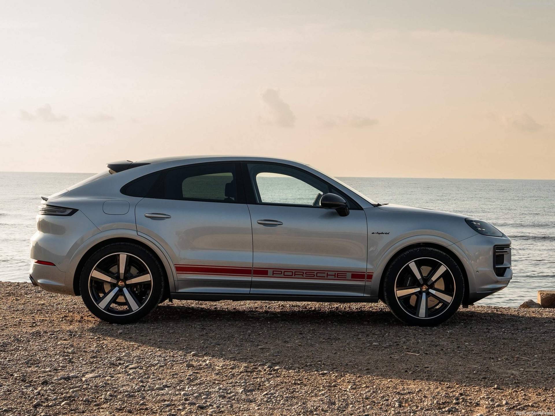 2024 Porsche Cayenne Turbo E-Hybrid Coupe