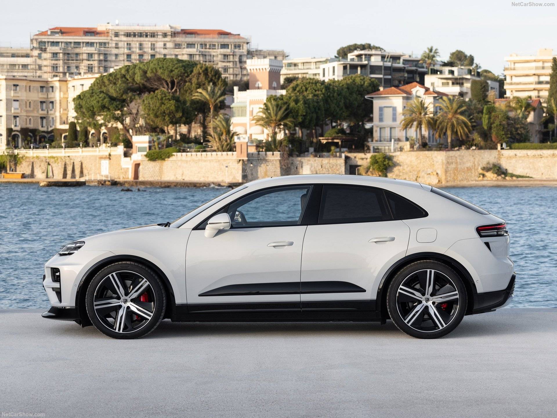 2025 Porsche Macan Turbo