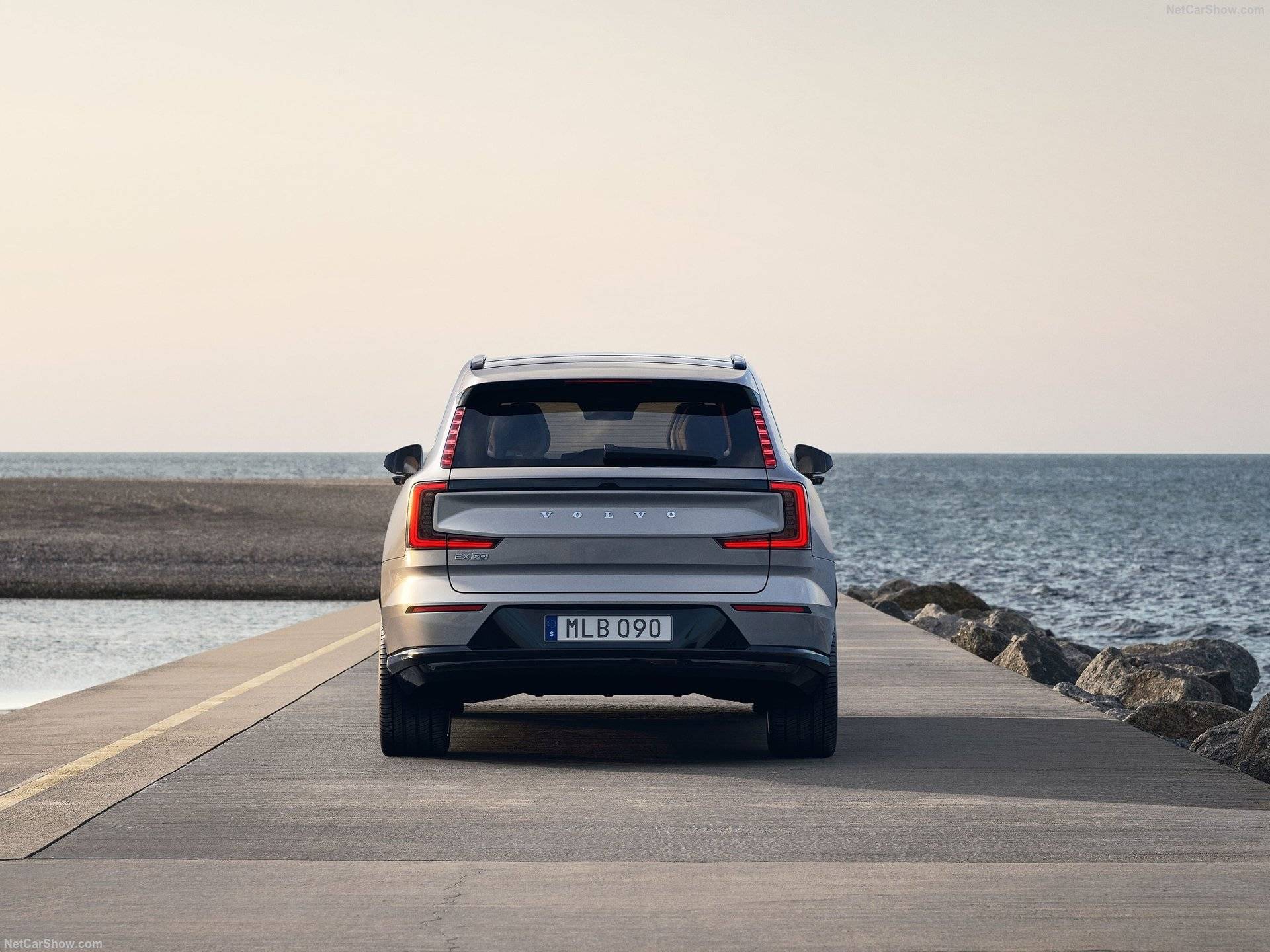 2025 Volvo EX90