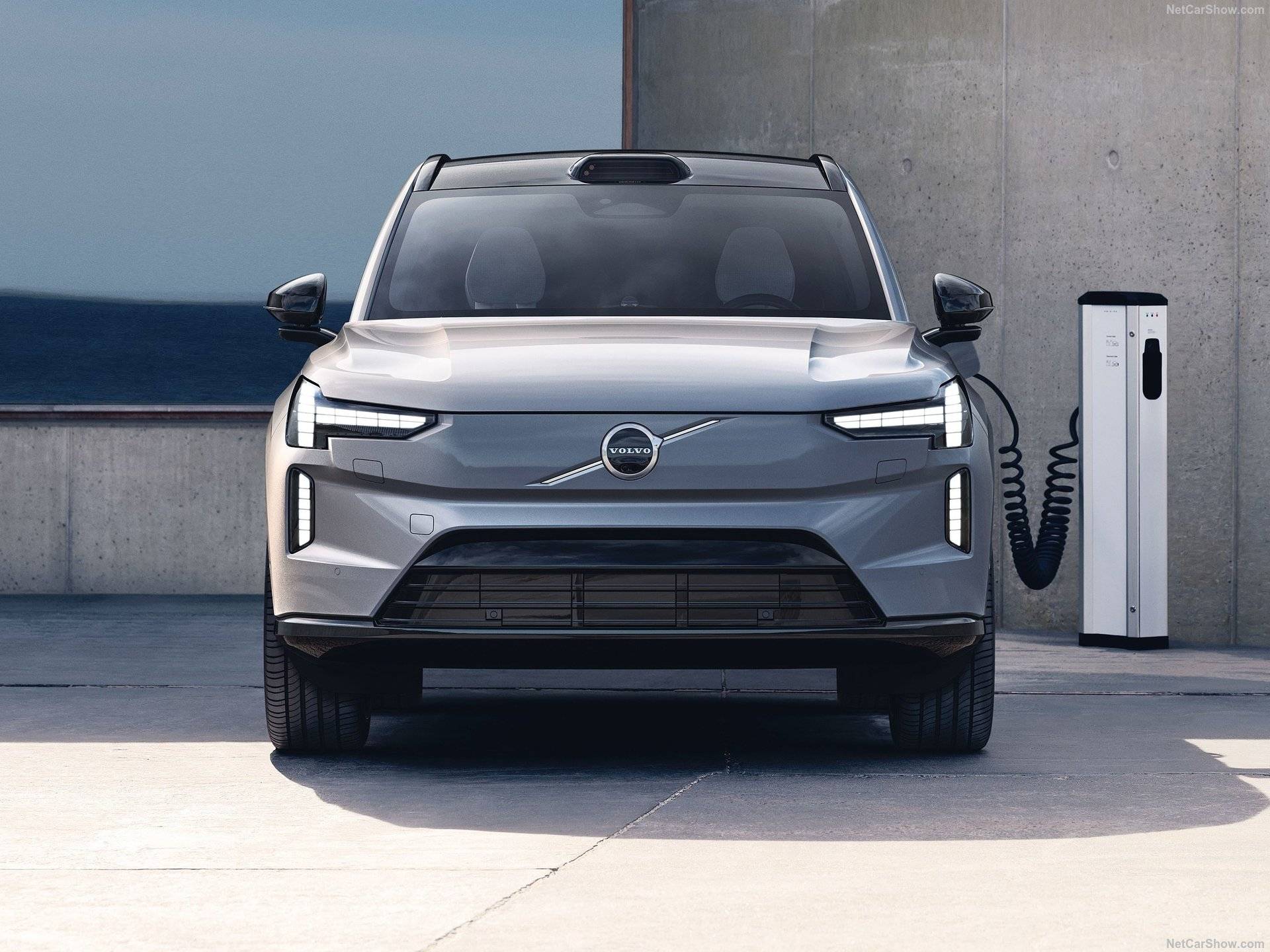 2025 Volvo EX90