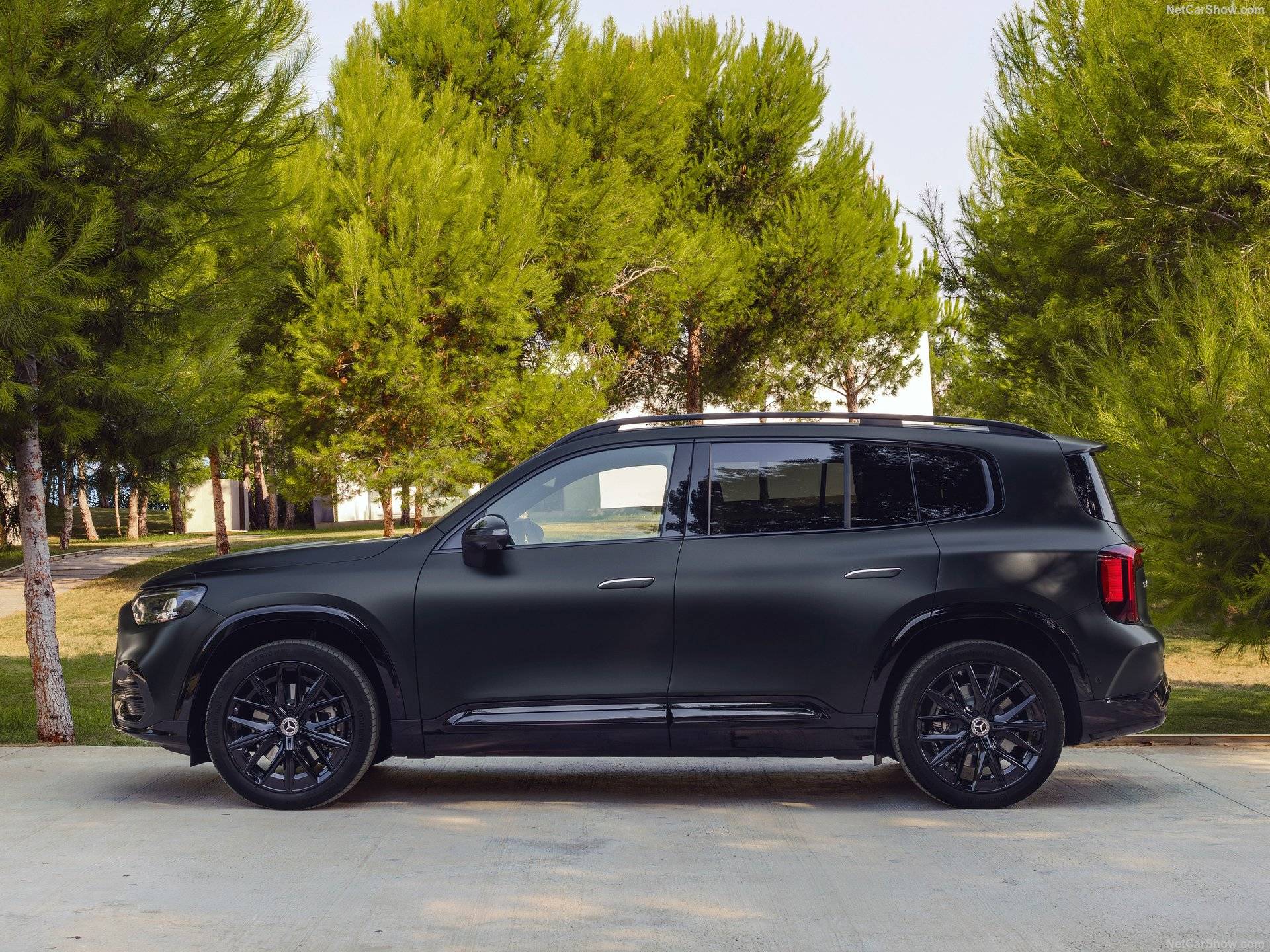 2027 Mercedes-Benz GLB